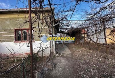 OKAZIE ! Casa Veche cu Anexe si 1242 mp Teren Intravilan imprejmuit la asfalt cu toate utilitatile - 2