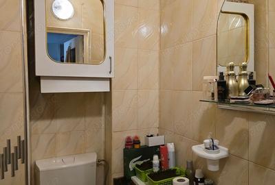Apartament cu 4 camere decomandat în Progresul - 12
