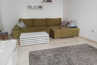 Apartament cu 3 camere semidecomandat în Decebal