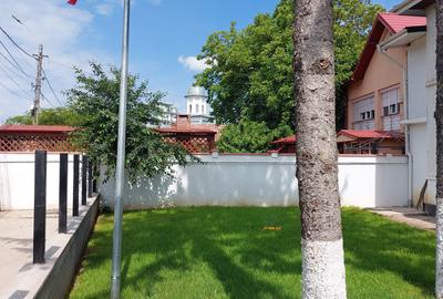 Afumați IF - casă/vilă mare cu teren, cu 8 dormitoare și 7 băi, amplasată pe DN2 - 11