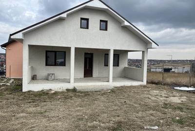 Casă individuală cu 3 camere în Valu lui Traian