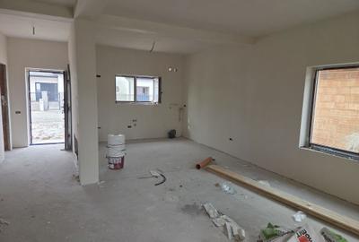 Casă cu 4 camere în Moșnița Veche - 6