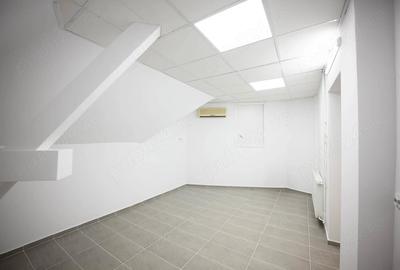 Apartament cu 3 camere semidecomandat în P-ța Romană - 1