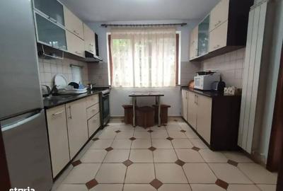 Casă cu 5 camere cu Canalizare în Central - 11