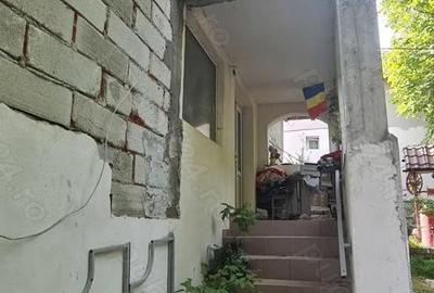 Casă cu 6 camere în Central - 1
