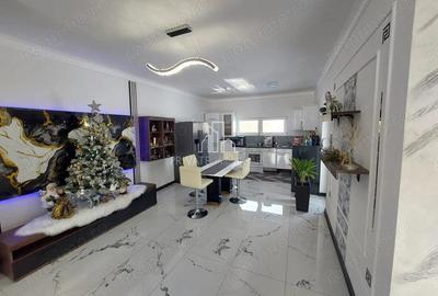 Casă cu Teren 500 Mp în Livezeni