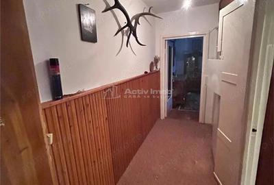 Apartament cu 3 camere semidecomandat în Central - 1