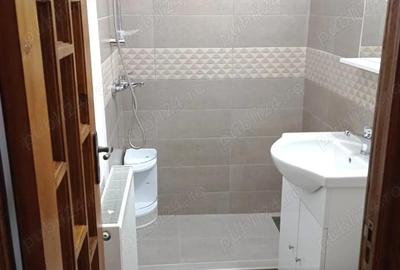 Apartament renovat, 3 camere, semidecomandat, etaj 3, zona Micro 20 - 3