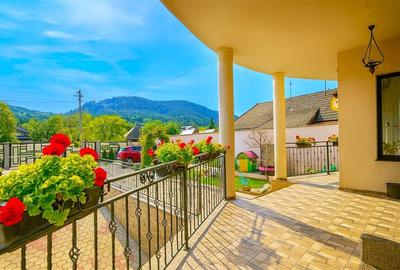 Casă individuală cu 5 camere cu Teren 965 Mp în Central - 2