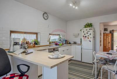 Casă cu 7 camere cu Garaj în Colonia 1 Mai - 6