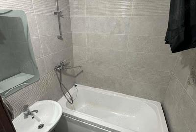 Apartament cu 4 camere decomandat în Tractorul - 1