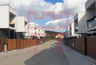 Vanzare teren 800mp cu PUZ aprobat utilitati trase si asfalt - 4