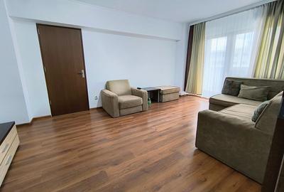 Apartament cu 3 camere semidecomandat, mobilat în Moșilor