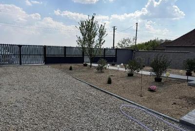 Casă cu 3 camere cu Teren 4200 Mp în Cărăndeni - 1