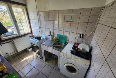 Cetatii. Etaj 1. Centrala proprie. 4 camere transformat in 3 camere decomandat - 2