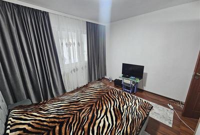 Apartament cu 3 camere semidecomandat, mobilat în Micro III - 28