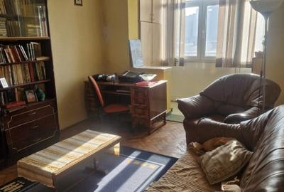 Apartament cu 3 camere decomandat în Micro 5 - 1