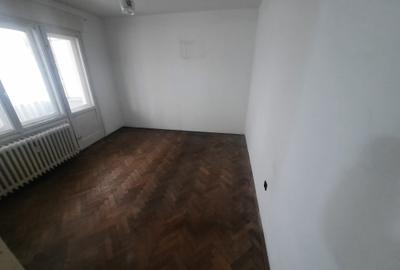 Apartament 2 camere, etaj 1/4, zona Podu Ros - 4