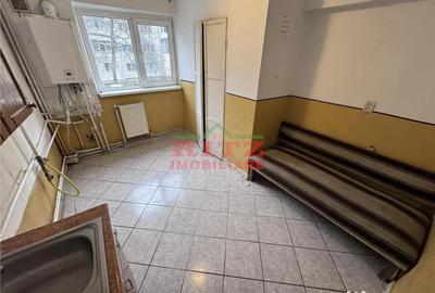Apartament cu 3 camere semidecomandat în Central - 4