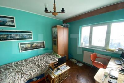 Apartament cu 4 camere decomandat în Central