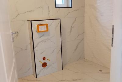 Casă cu 4 camere cu Teren 35 Mp în Central - 1