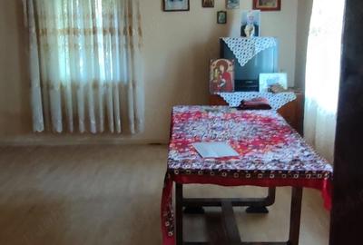Casă cu Teren 4000 Mp în Moldoveni - 2