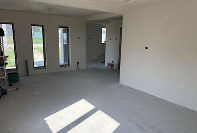 Casă cu 4 camere în Central - 1