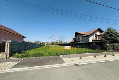 TEREN INTRAVILAN | 754 MP | TOATE UTILITATILE TREASE LA PARC - 1