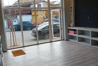 Spațiu comercial, de 51 mp, în Central - 8