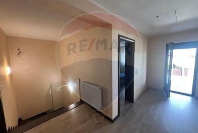 Casa 4 camere Focsani str Militari - 12