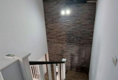 Casă cu 4 camere cu Teren 300 Mp în Central - 2