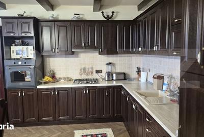 Casă cu 5 camere cu Teren 1487 Mp în Lazuri - 4