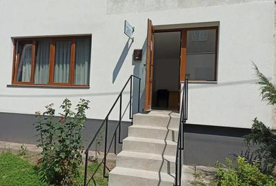 Inchiriez apartament cu 3 camere in Ludus zona centru