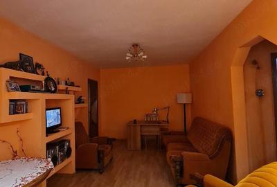 Apartament cu 4 camere semidecomandat în Central