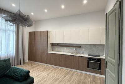 Apartament cu 2 camere, mobilat în Central