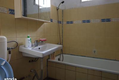 Apartament cu 3 camere semidecomandat în Craiovei - 3