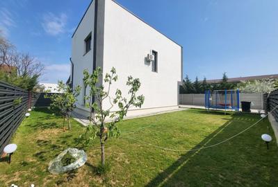 Casă cu 4 camere cu Teren 300 Mp în Central