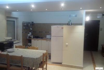 Apartament cu 2 camere semidecomandat, mobilat în Decebal