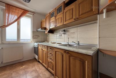 Apartament cu 3 camere semidecomandat, mobilat în 1 Mai - 15