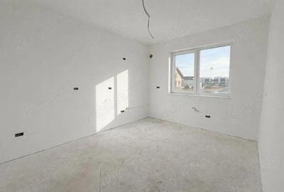 Casă cu 4 camere cu Canalizare în Săcălaz