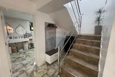 Casa / Vila cu 5 camere de vanzare - 8