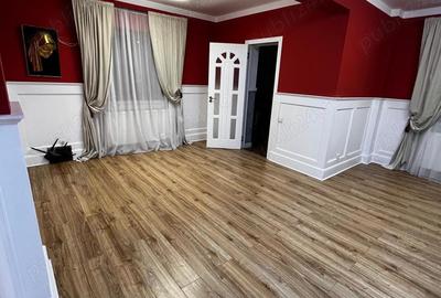 De Vanzare: Apartament la curte, 3 Camere - 3