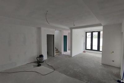 Casă cu 5 camere cu Teren 457 Mp în Central