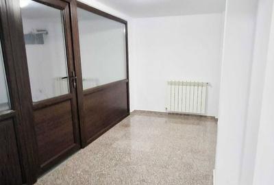 Spațiu comercial, de 47 mp, în Central - 3