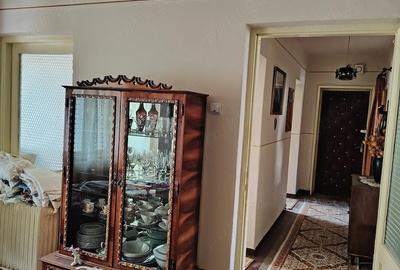 Apartament cu 3 camere decomandat în Jiu-Paroșeni - 6