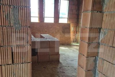 Casa in rosu cu 1500 mp teren - 4