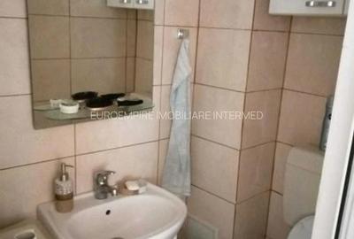 Apartament cu 3 camere decomandat în Far - 8