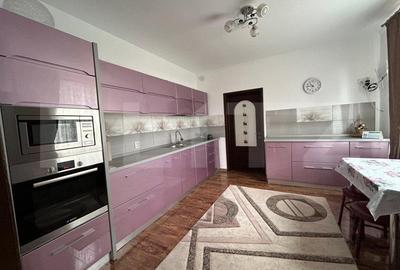 Casă cu 5 camere cu Teren 1600 Mp în Central - 8