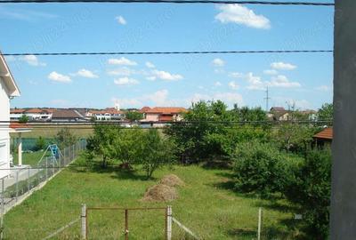 Casă cu 6 camere în Dumbrăvița