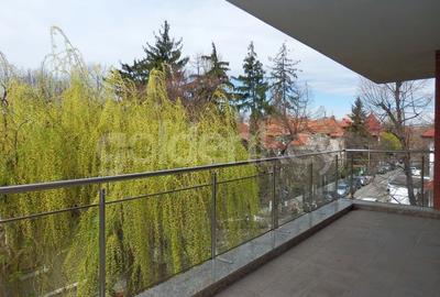 Apartament spatios cu 5 camere in complex rezindetial - 1